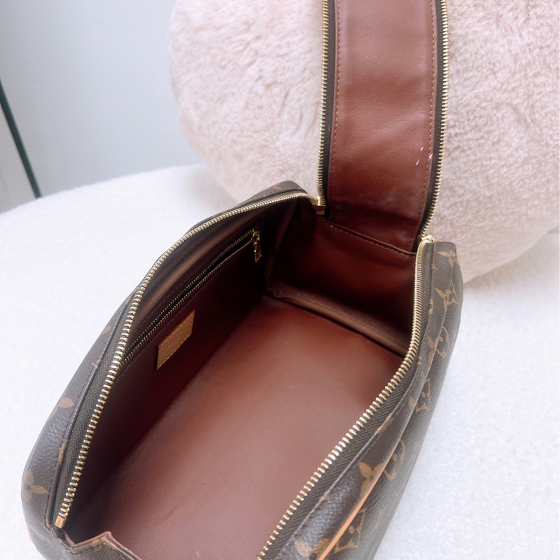 Lv dopp pouch 老花手拿包/收納袋-11