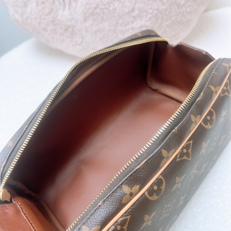 Lv dopp pouch 老花手拿包/收納袋-12