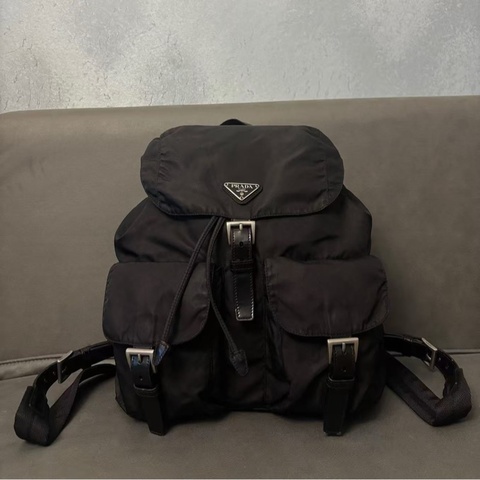 Prada黑銀雙肩包30cm