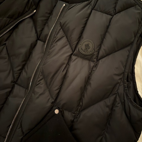 99成新｜MONCLER 90% 鵝絨填充 X 羊毛拼接口袋背心/ 黑