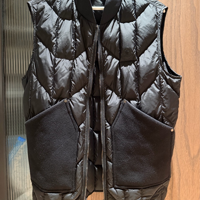 99成新｜MONCLER 90% 鵝絨填充 X 羊毛拼接口袋背心/ 黑-6