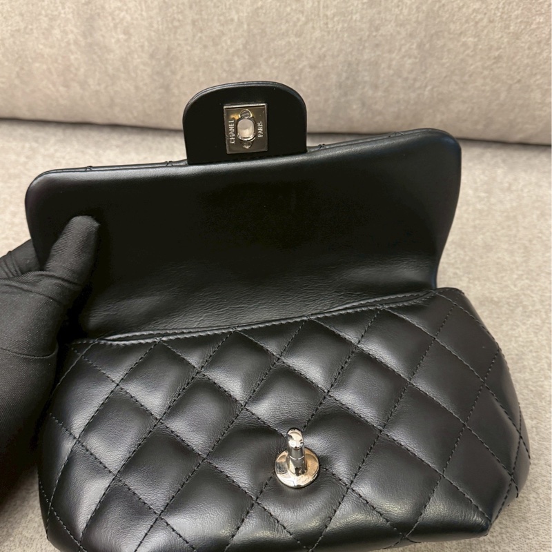 香奈兒黑銀羊皮櫃姐腰包-4