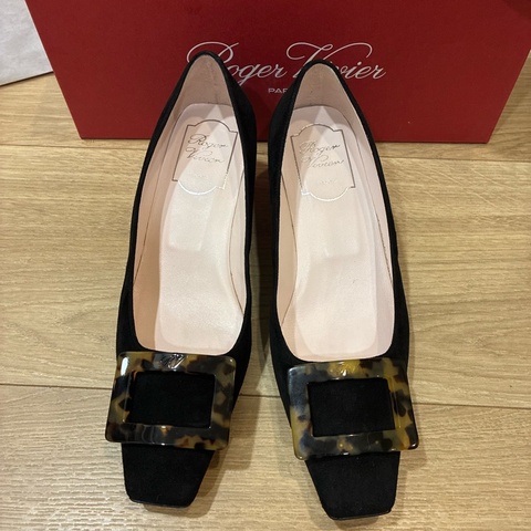 Roger Vivier pumps系列 黑色麂皮玳瑁扣跟鞋 36寸