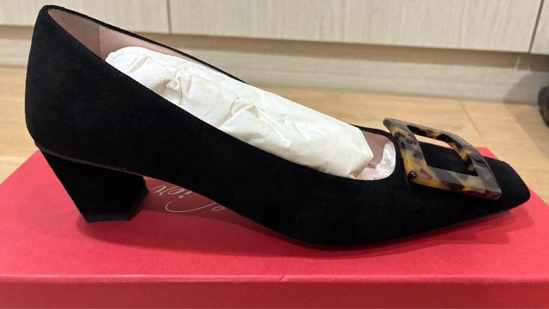 Roger Vivier pumps系列 黑色麂皮玳瑁扣跟鞋 36寸-2