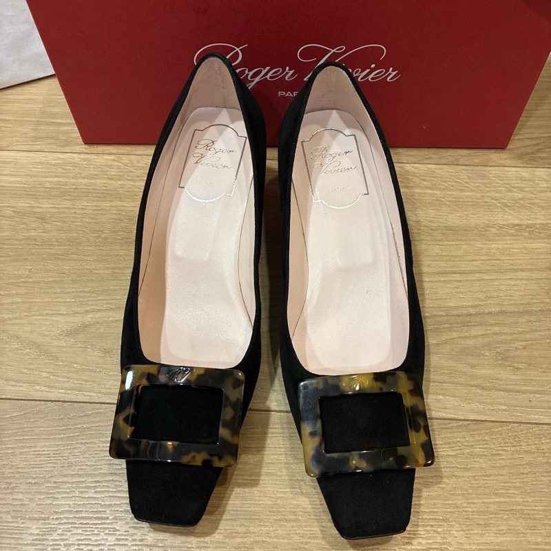 Roger Vivier pumps系列 黑色麂皮玳瑁扣跟鞋 36寸-6