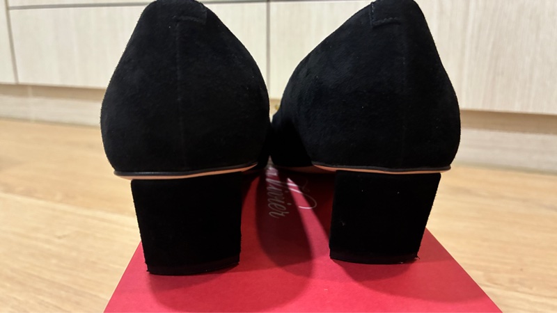 Roger Vivier pumps系列 黑色麂皮玳瑁扣跟鞋 36寸-7