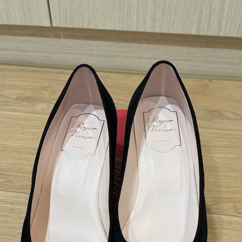 Roger Vivier pumps系列 黑色麂皮玳瑁扣跟鞋 36寸-8