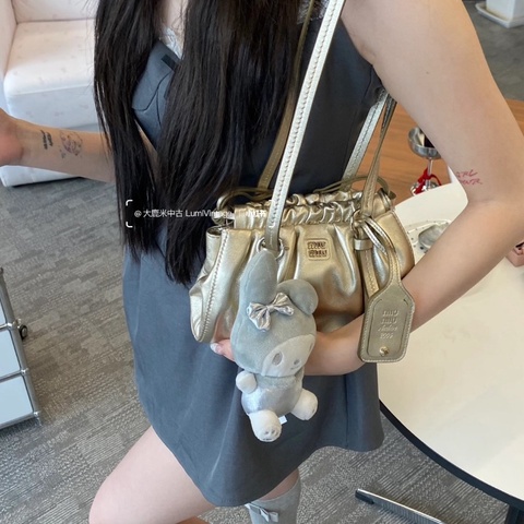 MiuMiu 芯片新款 香檳金 mini Joie雲朵包/餃子包 21*6.5*12.5  98新配件塵袋