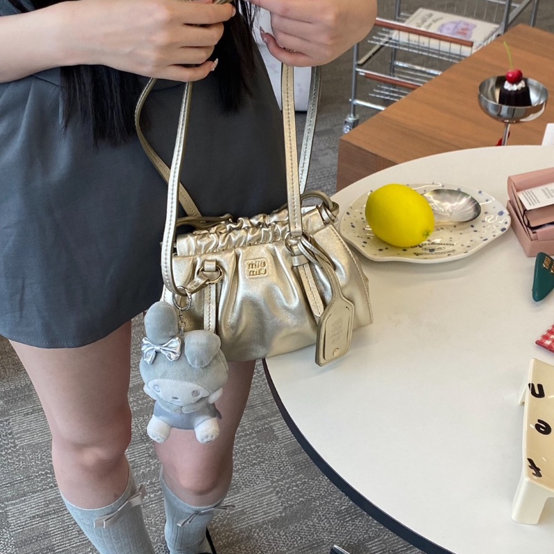 MiuMiu 芯片新款 香檳金 mini Joie雲朵包/餃子包 21*6.5*12.5  98新配件塵袋-1