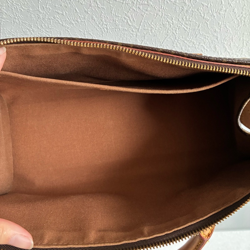 Lv 花紋橫式三角雙金球手提包👜-3