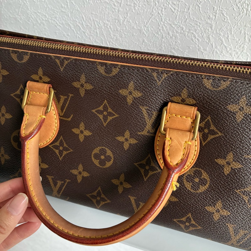 Lv 花紋橫式三角雙金球手提包👜-18