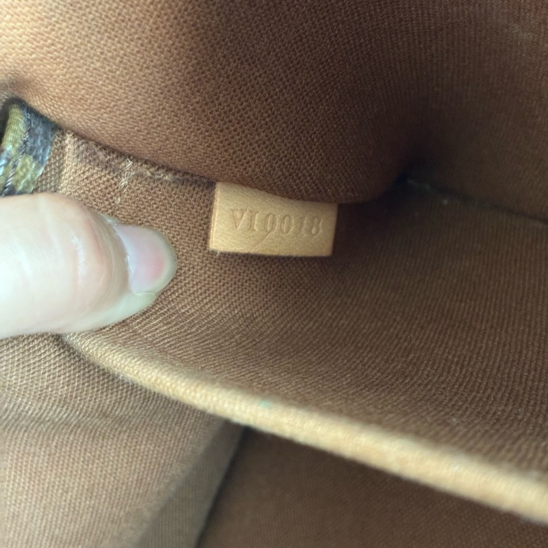 Lv 花紋橫式三角雙金球手提包👜-22