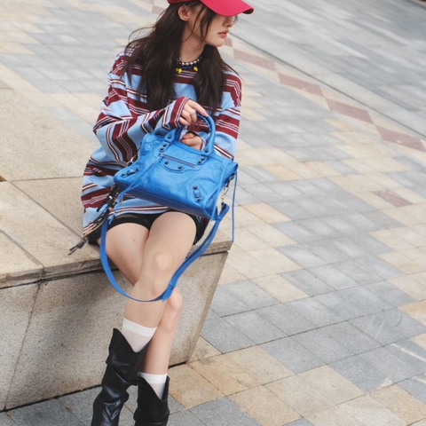 balenciaga 機車包 銀藍色logo肩帶23.5*15*9cm  98新配件肩帶 塵袋 鏡子