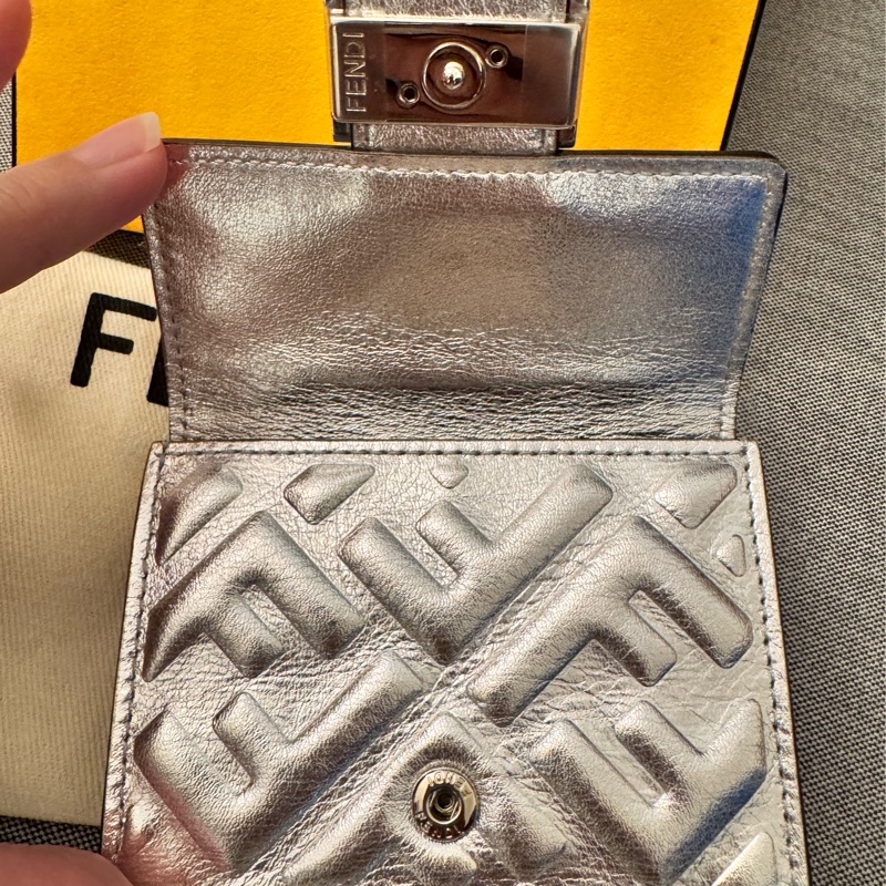 FENDI Micro Trifold Wallet銀色FF壓紋牛皮三折短夾-3