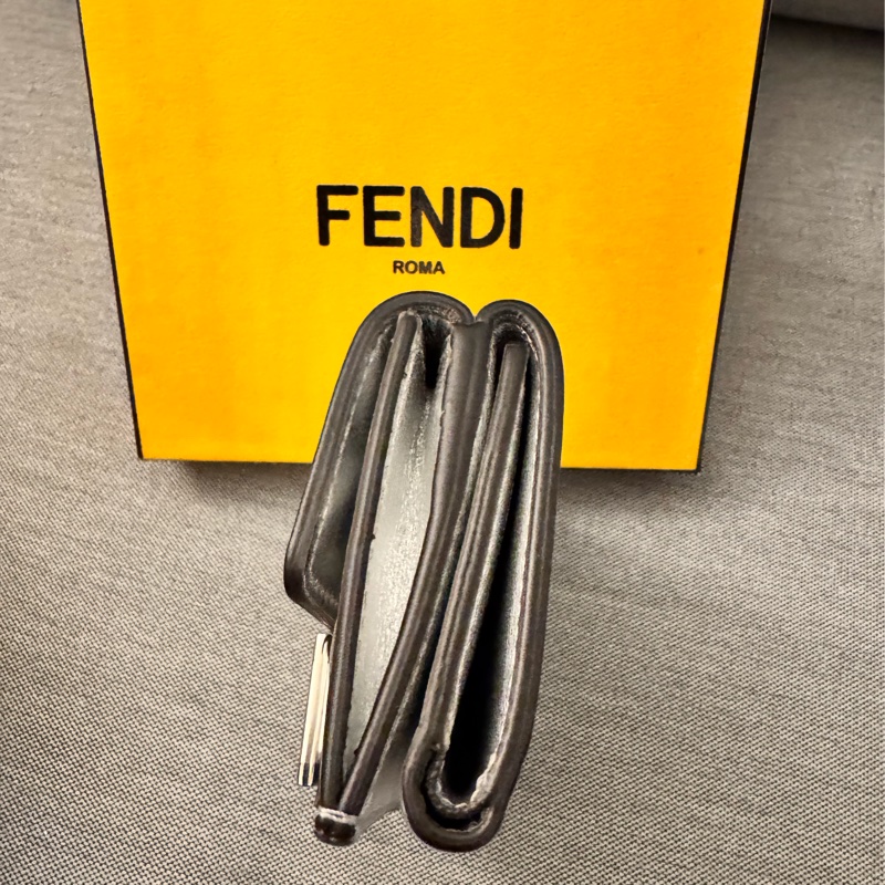 FENDI Micro Trifold Wallet銀色FF壓紋牛皮三折短夾-7