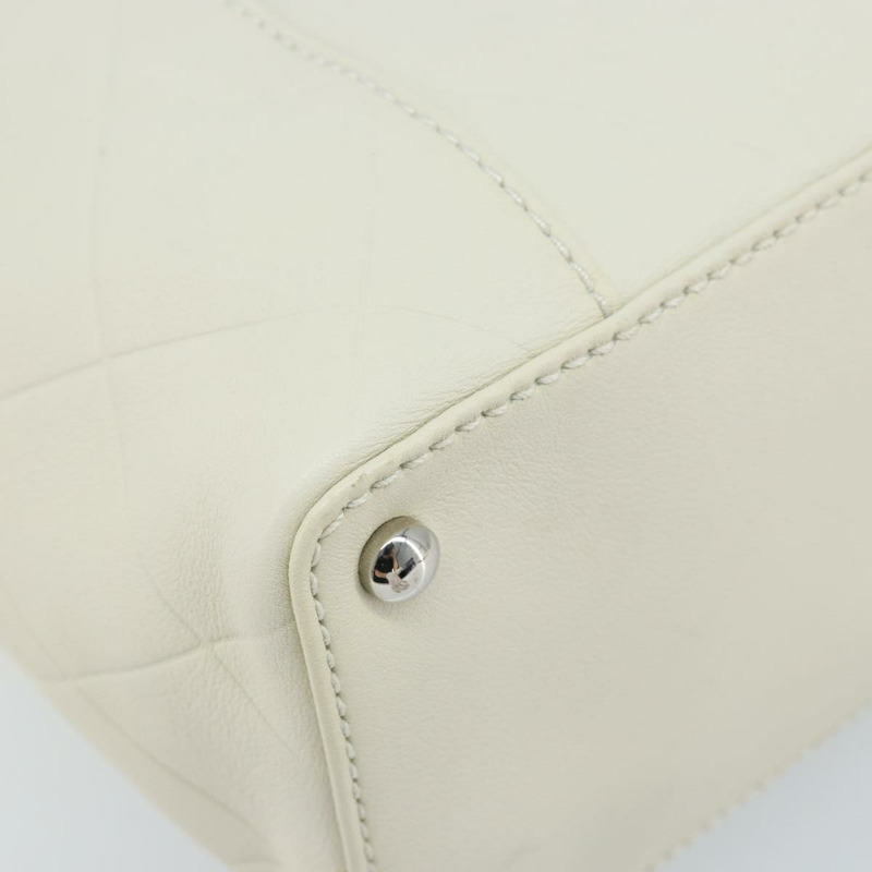 【日本直送】香奈兒白色銀色雙C標誌皮革手提包 Auth bs32771-14