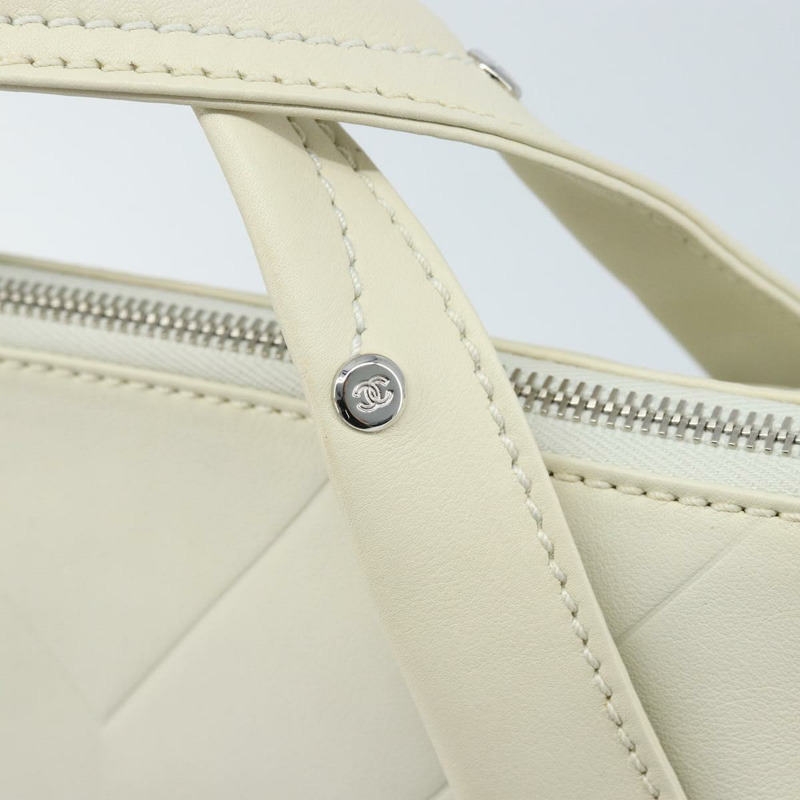 【日本直送】香奈兒白色銀色雙C標誌皮革手提包 Auth bs32771-17