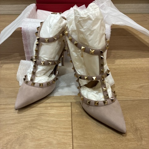 Valentino 裸色卯釘三環扣高跟鞋 36寸