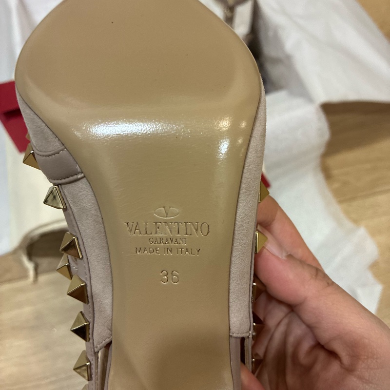 Valentino 裸色卯釘三環扣高跟鞋 36寸-9