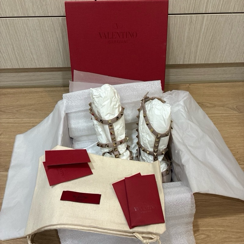 Valentino 裸色卯釘三環扣高跟鞋 36寸-11