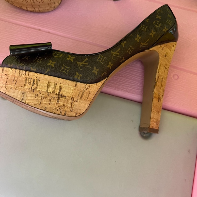 Lv高跟鞋36.5碼-1