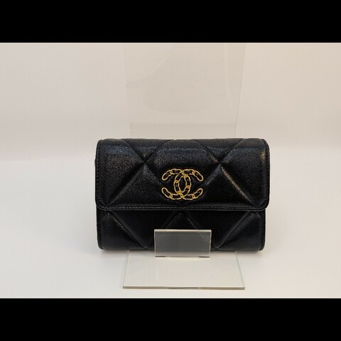 「98成新」Chanel 香奈兒19 中夾、皮夾、錢包