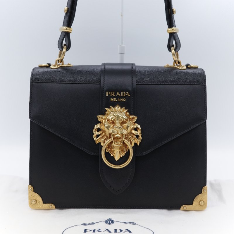 Prada 普拉達 Cahier 獅頭裝飾 復古黑 Saffiano 牛皮 肩背包 側背包-1