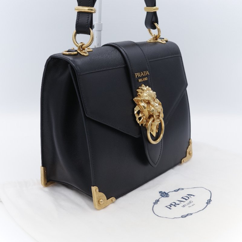 Prada 普拉達 Cahier 獅頭裝飾 復古黑 Saffiano 牛皮 肩背包 側背包-2