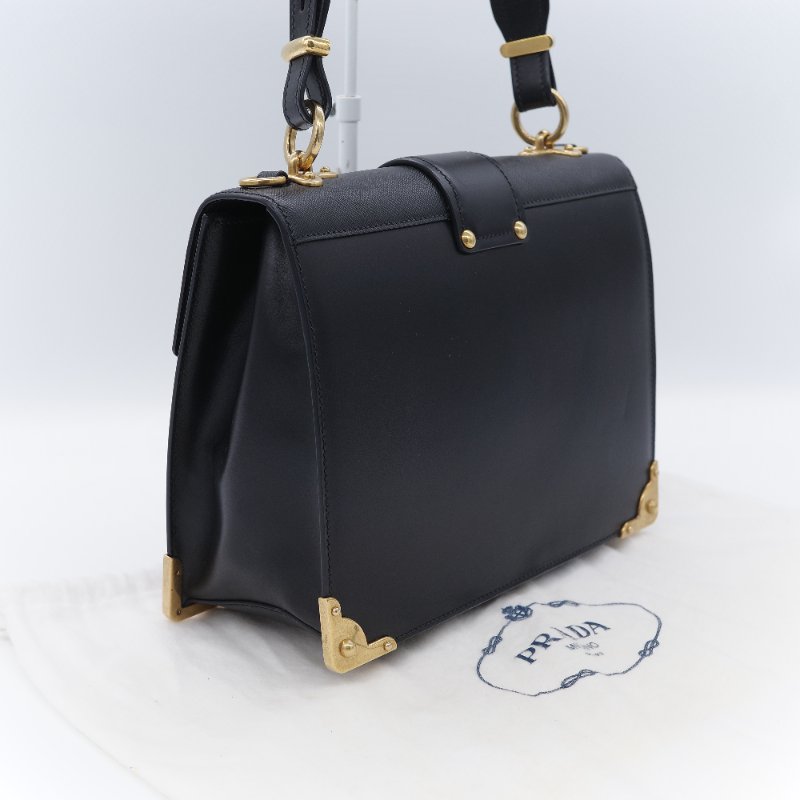 Prada 普拉達 Cahier 獅頭裝飾 復古黑 Saffiano 牛皮 肩背包 側背包-5