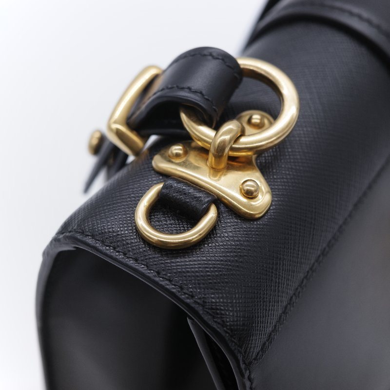 Prada 普拉達 Cahier 獅頭裝飾 復古黑 Saffiano 牛皮 肩背包 側背包-15