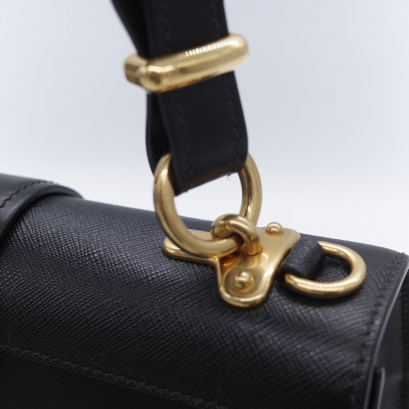 Prada 普拉達 Cahier 獅頭裝飾 復古黑 Saffiano 牛皮 肩背包 側背包-16