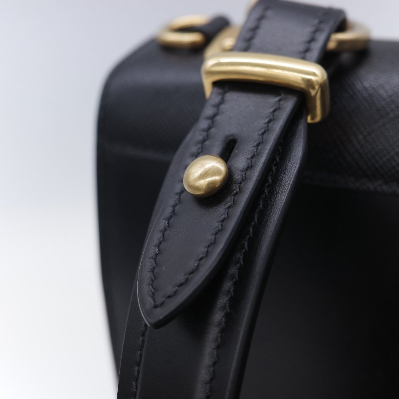 Prada 普拉達 Cahier 獅頭裝飾 復古黑 Saffiano 牛皮 肩背包 側背包-18