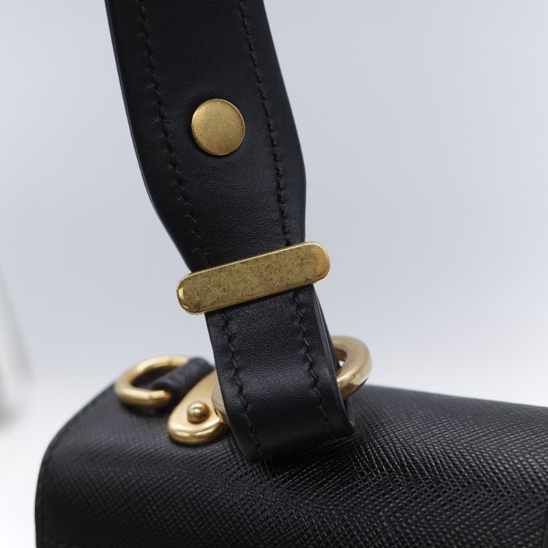 Prada 普拉達 Cahier 獅頭裝飾 復古黑 Saffiano 牛皮 肩背包 側背包-20