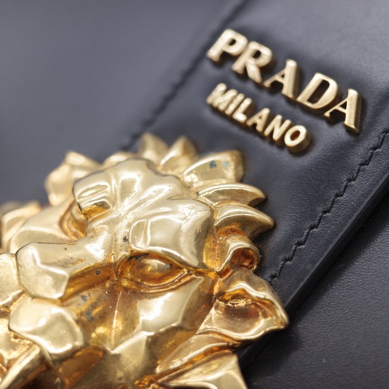 Prada 普拉達 Cahier 獅頭裝飾 復古黑 Saffiano 牛皮 肩背包 側背包-23