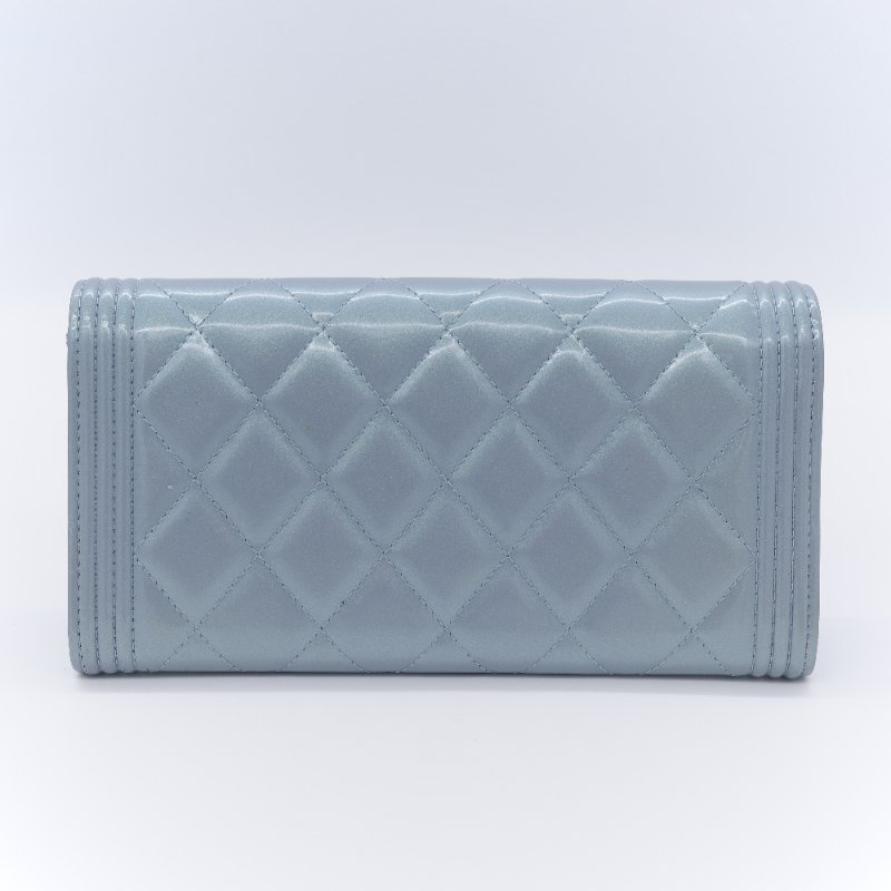Chanel 香奈兒 Boy 淺藍紫色珍珠光澤 羊皮 長版翻蓋皮夾-1
