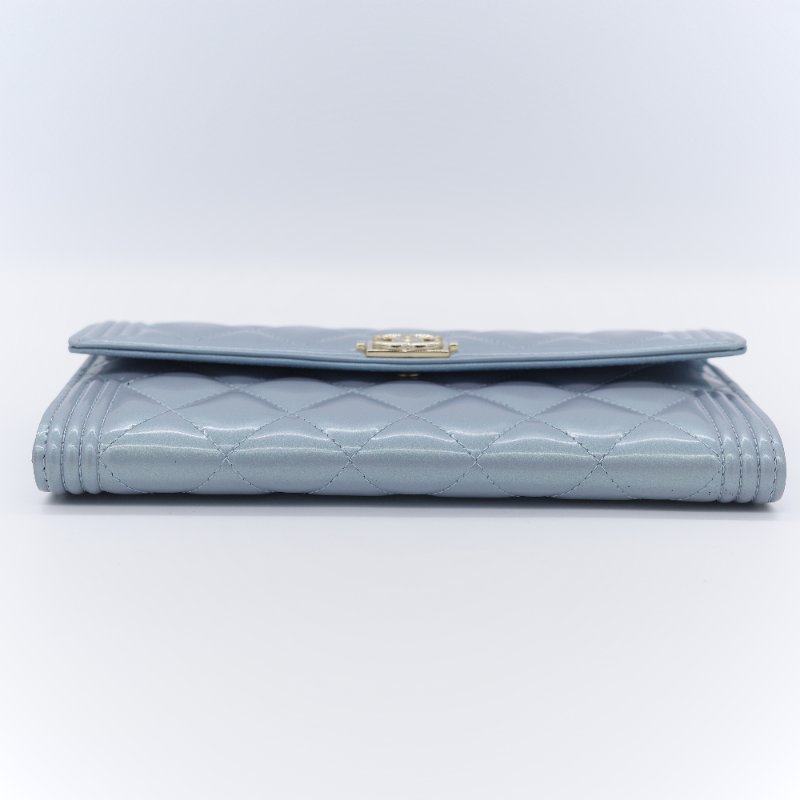 Chanel 香奈兒 Boy 淺藍紫色珍珠光澤 羊皮 長版翻蓋皮夾-4
