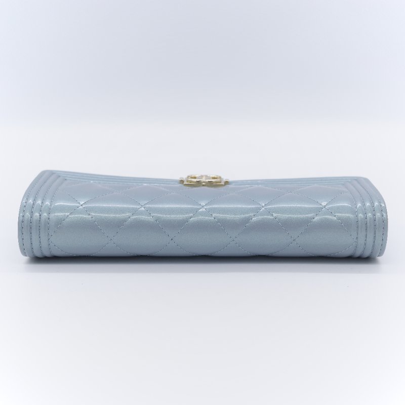 Chanel 香奈兒 Boy 淺藍紫色珍珠光澤 羊皮 長版翻蓋皮夾-5