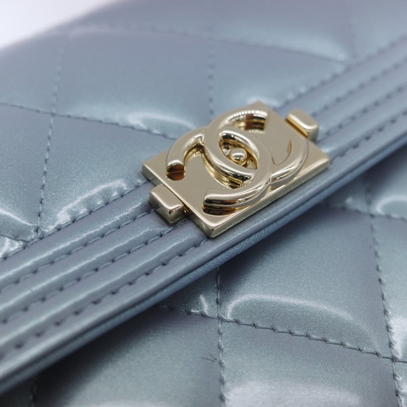 Chanel 香奈兒 Boy 淺藍紫色珍珠光澤 羊皮 長版翻蓋皮夾-13