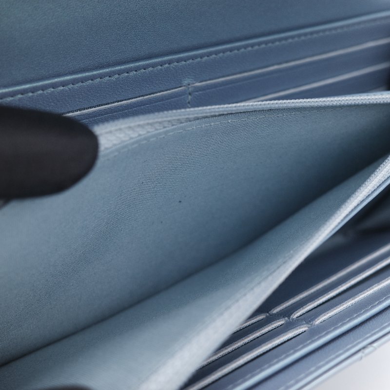 Chanel 香奈兒 Boy 淺藍紫色珍珠光澤 羊皮 長版翻蓋皮夾-16