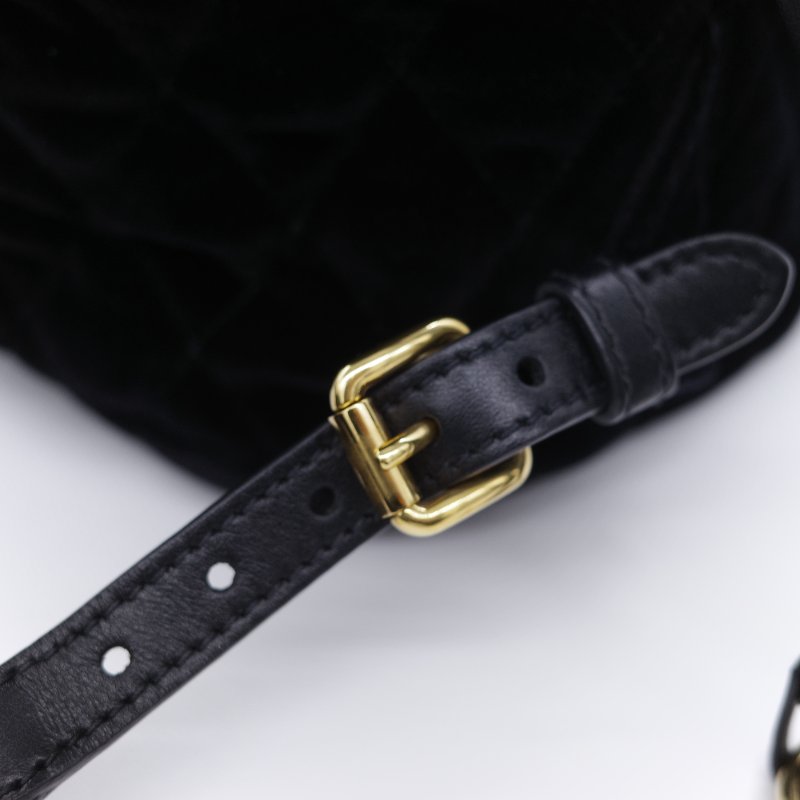 Prada 普拉達 Corsaire 黑色 天鵝絨 金屬環裝飾 後背包 雙肩包-12