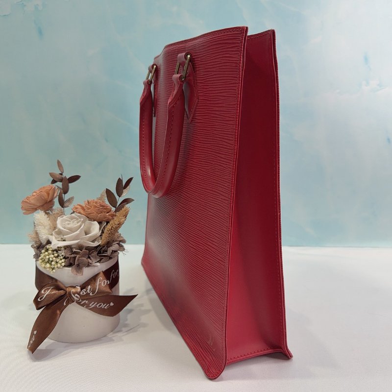 LV EPI Sac Plat PM紅色手提包-2