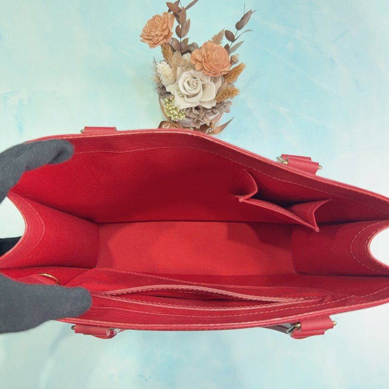 LV EPI Sac Plat PM紅色手提包-4