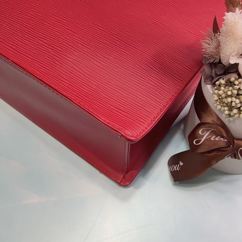 LV EPI Sac Plat PM紅色手提包-6