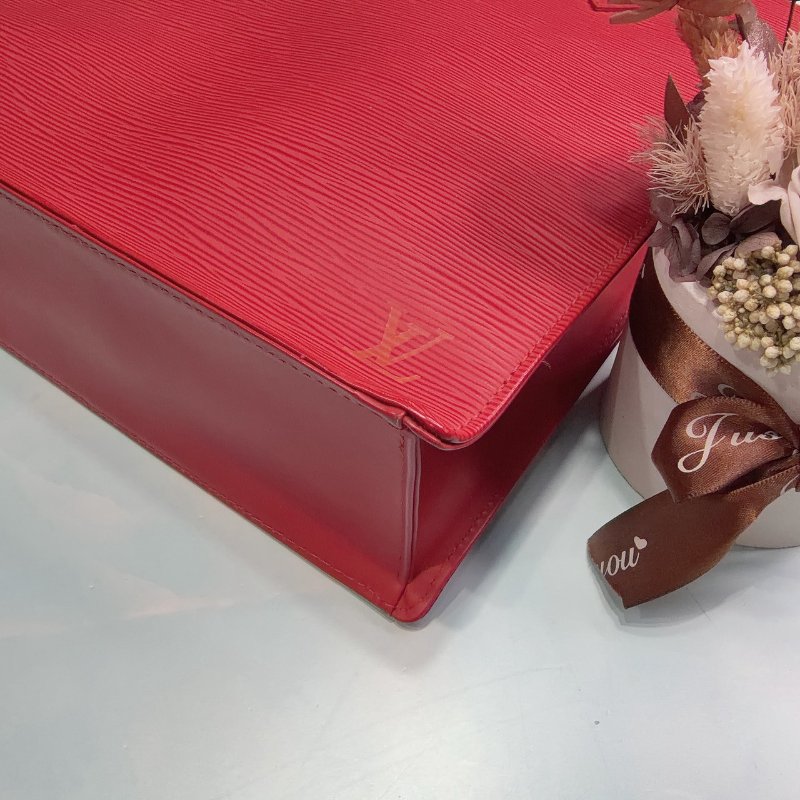 LV EPI Sac Plat PM紅色手提包-8