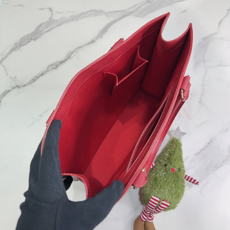 LV 紅色EPI Sac Plat PM手提包-4