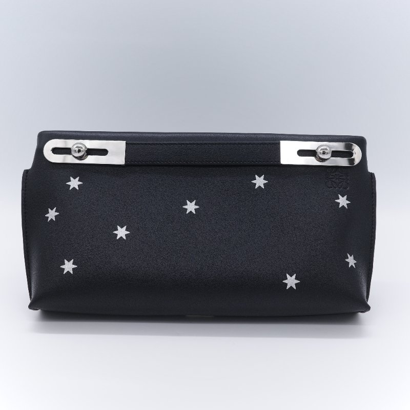 Loewe 羅威 Small Missy Stars 黑色星星 牛皮 壓紋小型手拿斜背兩用包-1