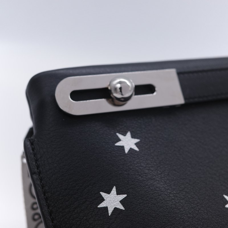 Loewe 羅威 Small Missy Stars 黑色星星 牛皮 壓紋小型手拿斜背兩用包-8