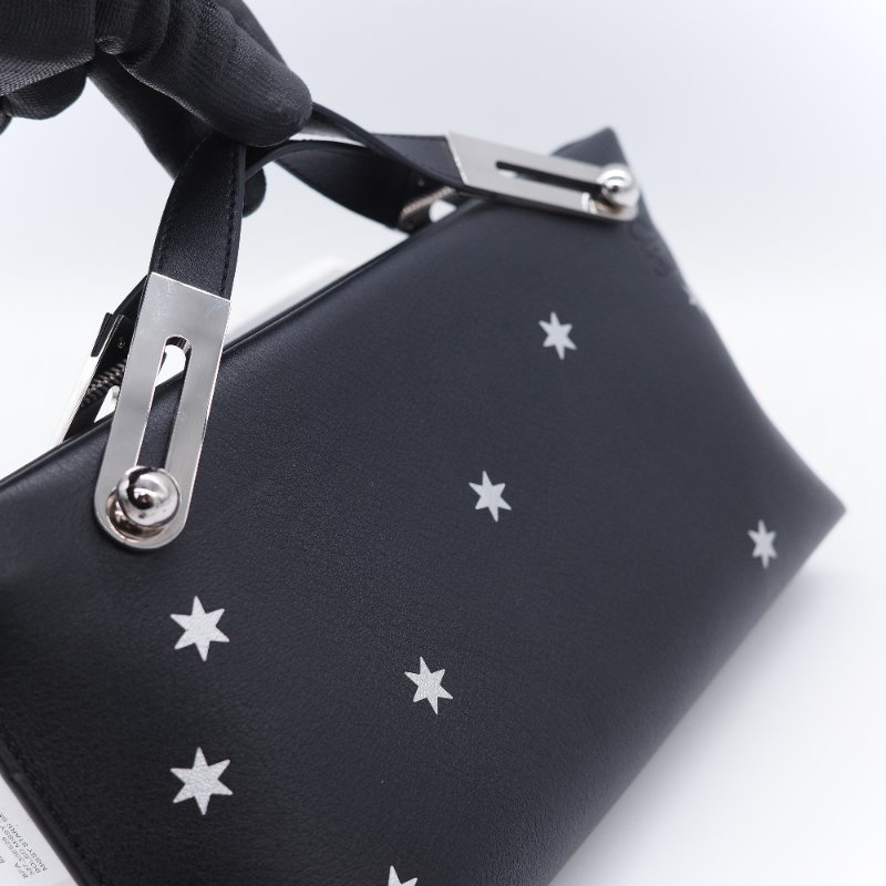 Loewe 羅威 Small Missy Stars 黑色星星 牛皮 壓紋小型手拿斜背兩用包-10