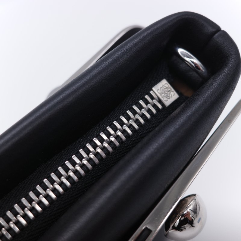 Loewe 羅威 Small Missy Stars 黑色星星 牛皮 壓紋小型手拿斜背兩用包-12