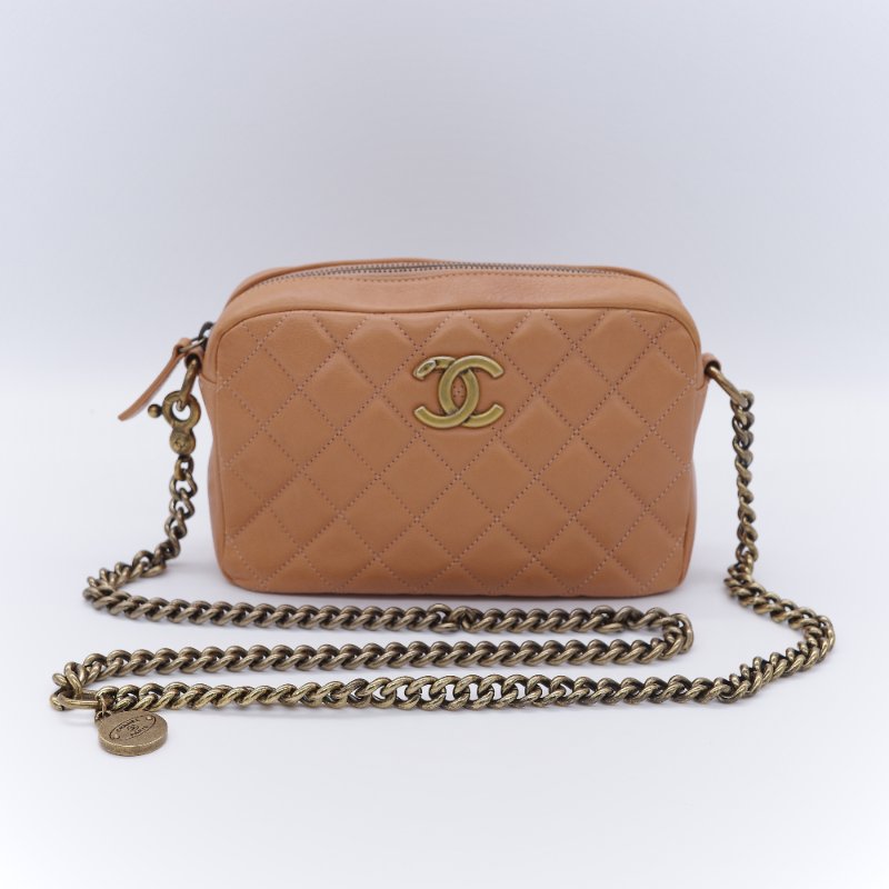 Chanel香奈兒 CC Logo 做舊五金 黃銅色 牛皮 鏈條 相機包-0